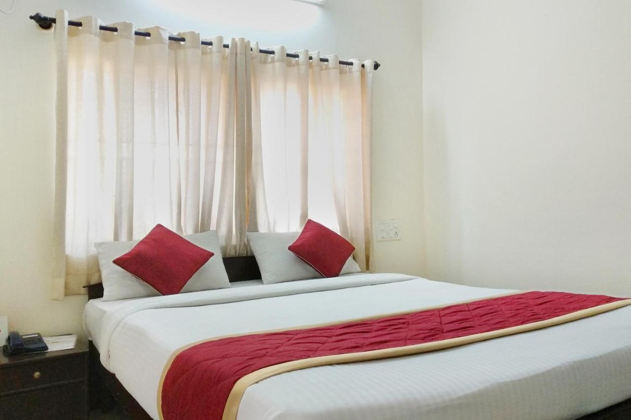 Super Oyo Capital O Premium Hotel Victoria Heights Near Sri Someshwara Swami Temple Bangalore Exterior photo