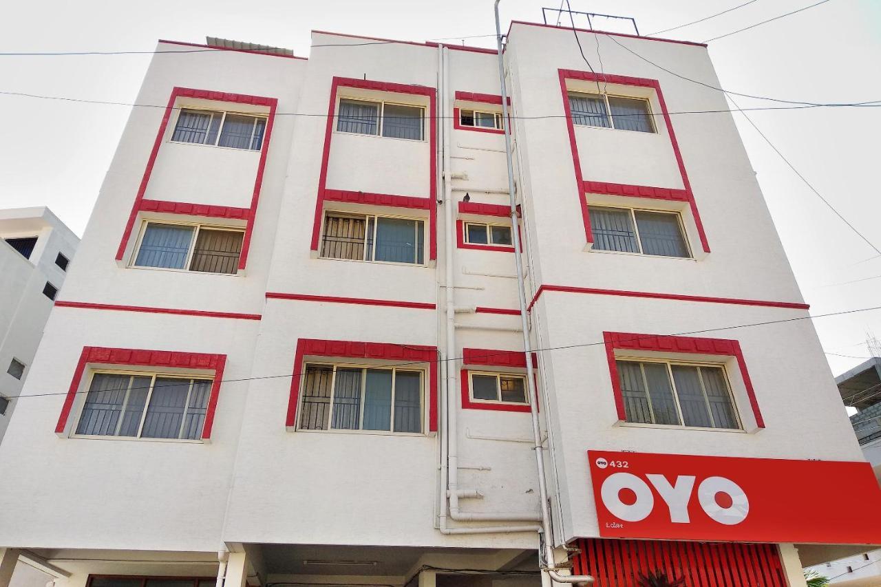 Super Oyo Capital O Premium Hotel Victoria Heights Near Sri Someshwara Swami Temple Bangalore Exterior photo